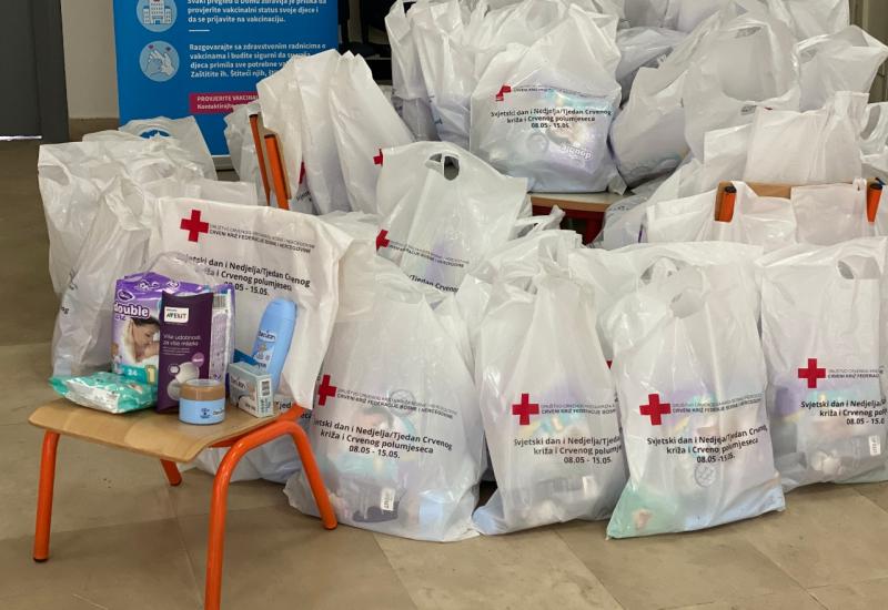 Donacija Crvenog križa FBiH - Crveni križ FBiH podijelio 1.260 baby setova